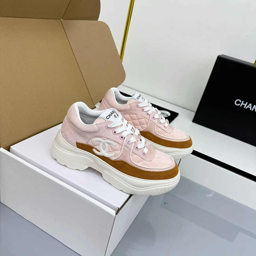 👟👟Ex-factory price 620👟👟 Chanel bread shoes ~ original calfskin panda shoes Chanel 25C latest hot style panda black and white sports shoes casual sneakers Xiaoxiang hot item classic black and white panda color coco girls must pay Fabric: original custom mixed sheepskin lining: original imported breathable mesh lining outsole: Original molded rubber + TPU combination Size: Women's 35-41
